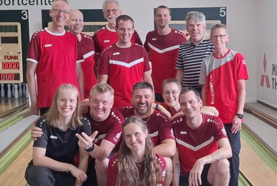 Die 1. Mannschaft mit Fans. Foto: Privat