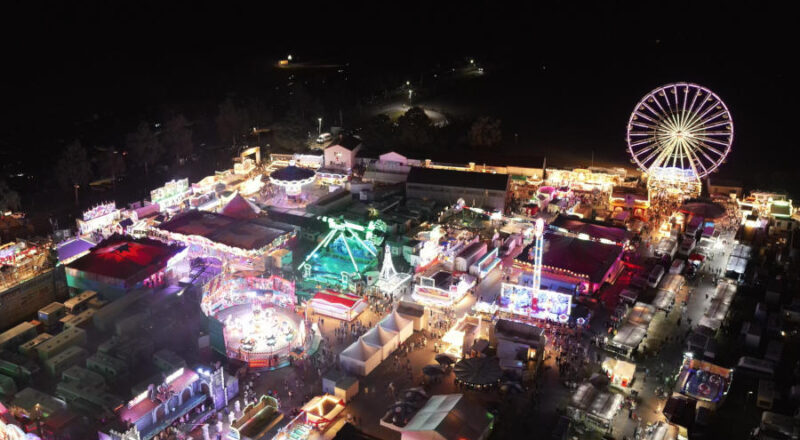 Auf dem Wilbaser Markt herrscht mit seinen vielen Fahrgeschäften und Attraktionen eine ganz besondere Atmosphäre. Foto: Kreis Lippe