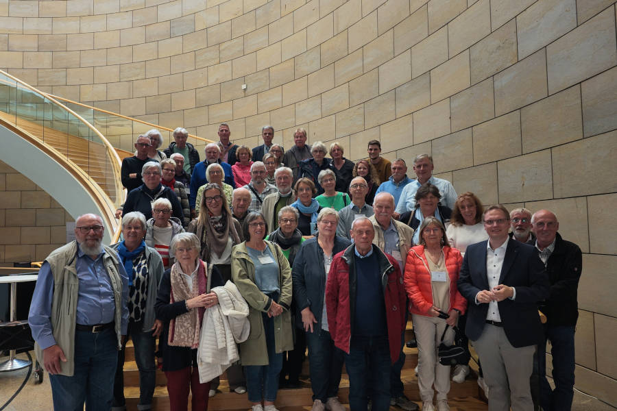 SPD-Landtagsabgeordneter Dennis Maelzer (dritter von links) mit der Besuchergruppe aus Lippe. Foto: Privat