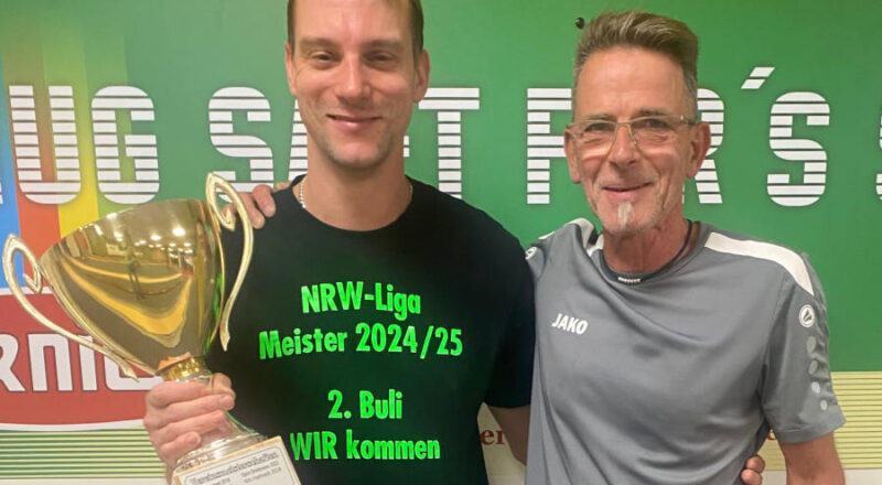 Nils Hartnack mit Pokal und Matthias Fortkord. Foto: Privat