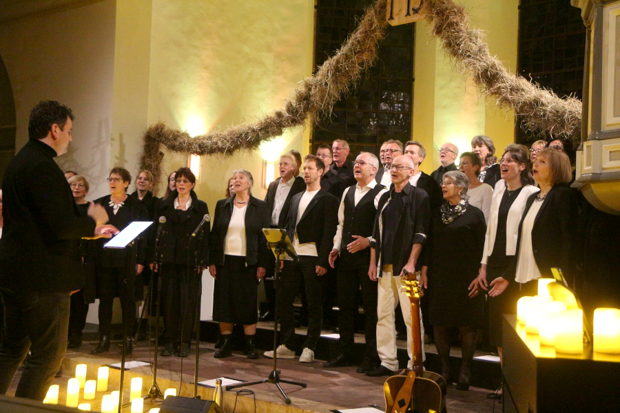 Der Chor JAM trat in der Kirche am Marktplatz auf. Foto: Thomas Dohna