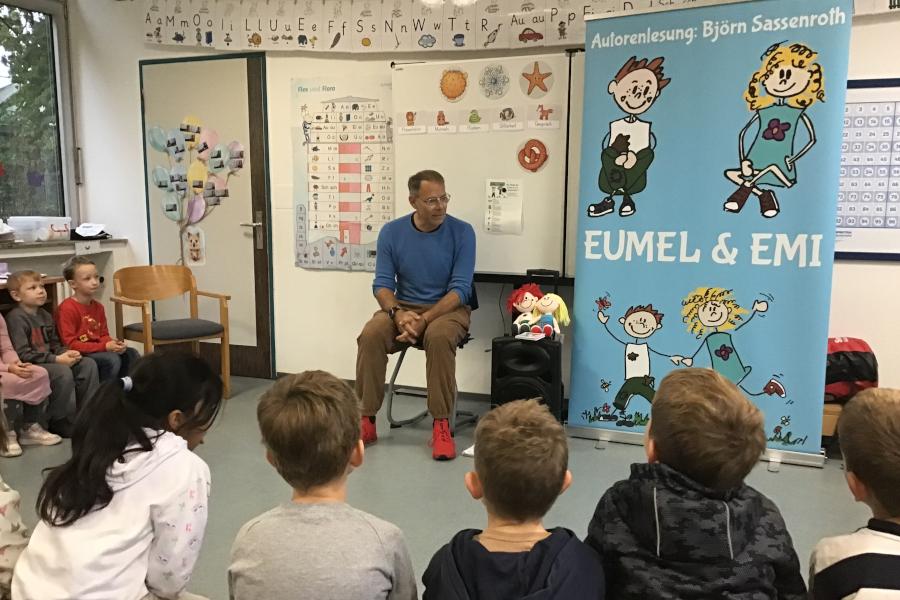 Der Autor Björn Sassenroth las in der Grundschule Asemissen. Foto: privat