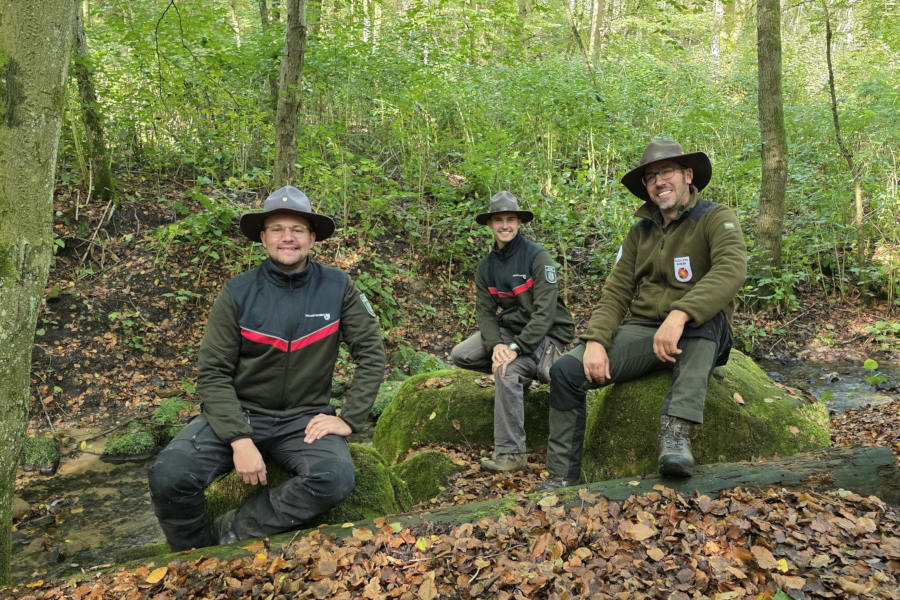 Verstehen sich als Mittler zwischen Natur und Mensch (von links): Die Ranger Aaron Gellern, Maximilian Köhn und Thomas Junghöfer. Foto: Kreis Lippe
